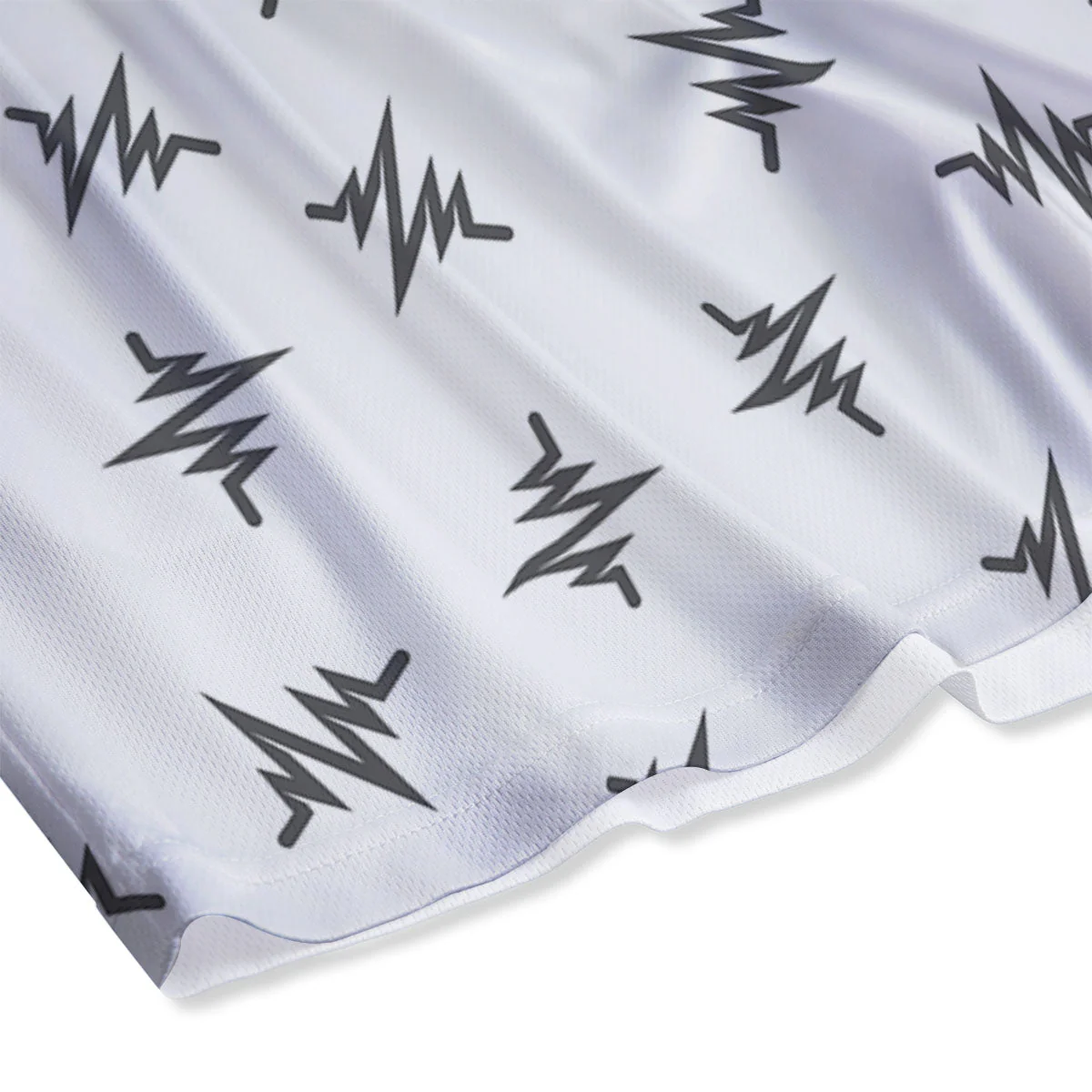 Heartbeat White And Black Print Pattern Mesh Shorts - Image 4